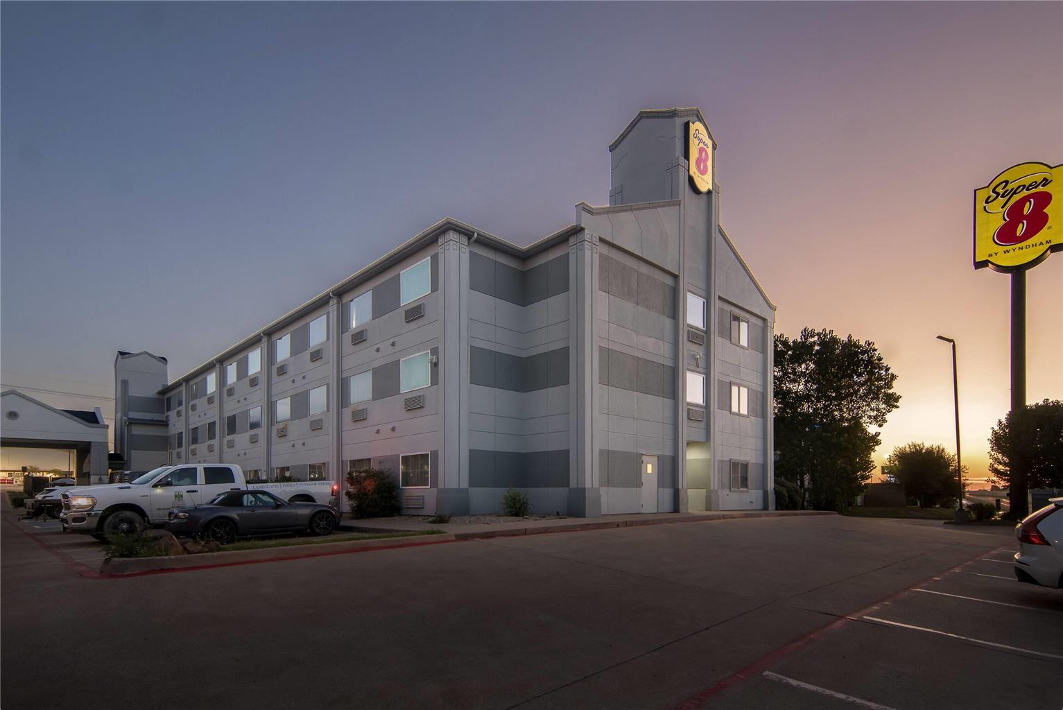 Super 8 by Wyndham Weatherford - photo 4