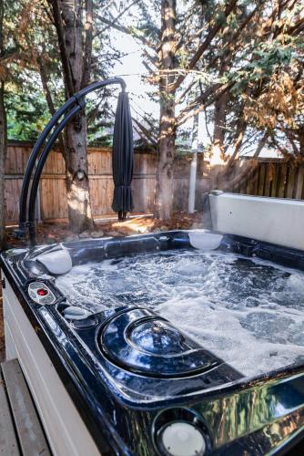 Backyard hot tub for your family in Vancouver, United States