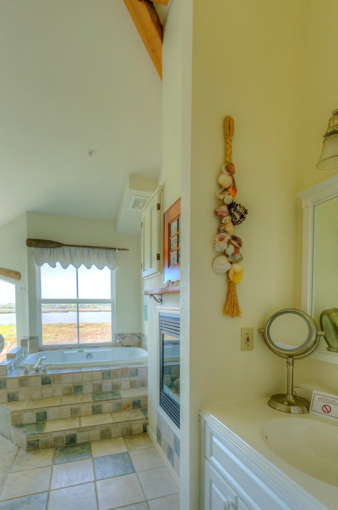 Captain's Inn at Moss Landing - photo 45