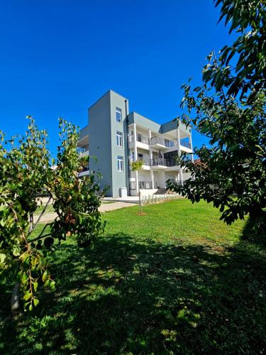 Apartments Royal Holiday — 4-Star Luxury Hotel in Bibinje, Croatia