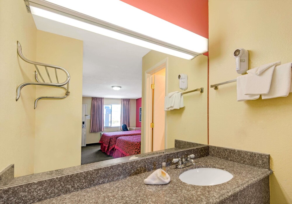 Days Inn by Wyndham East Albuquerque - photo 19