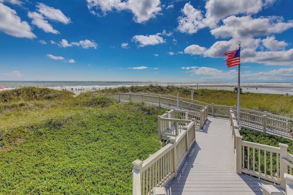 Walk to Beach and Barefoot Landing Resort Condo - photo 4
