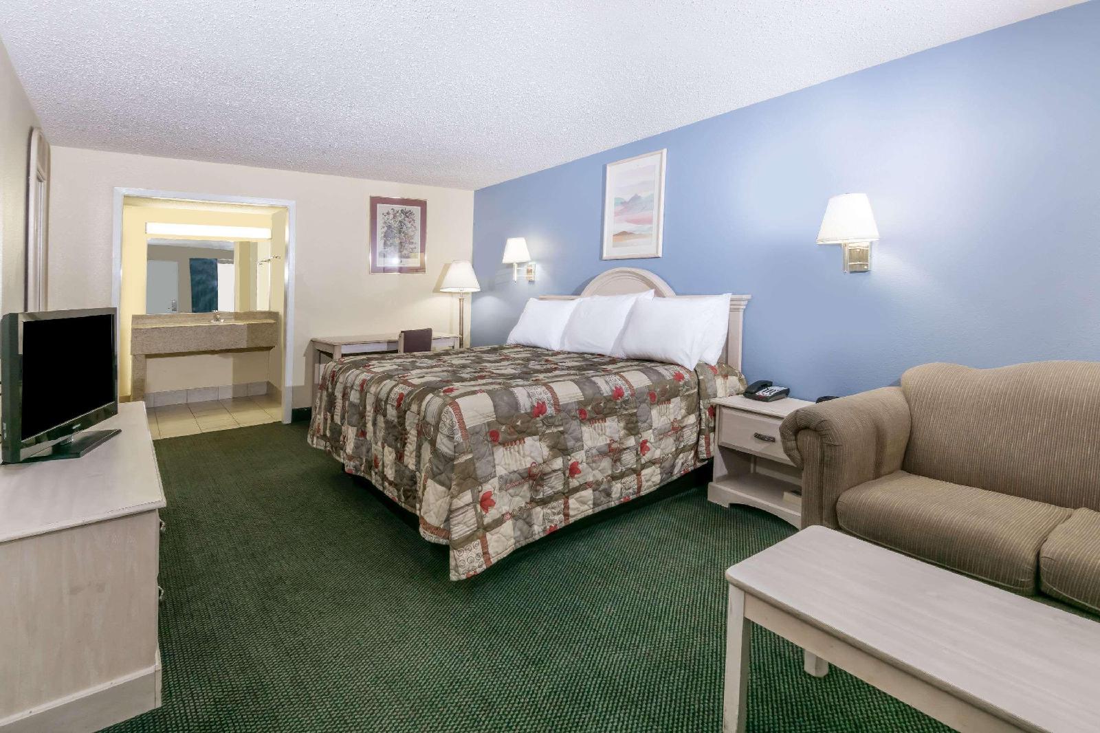Skylite Inn - photo 7