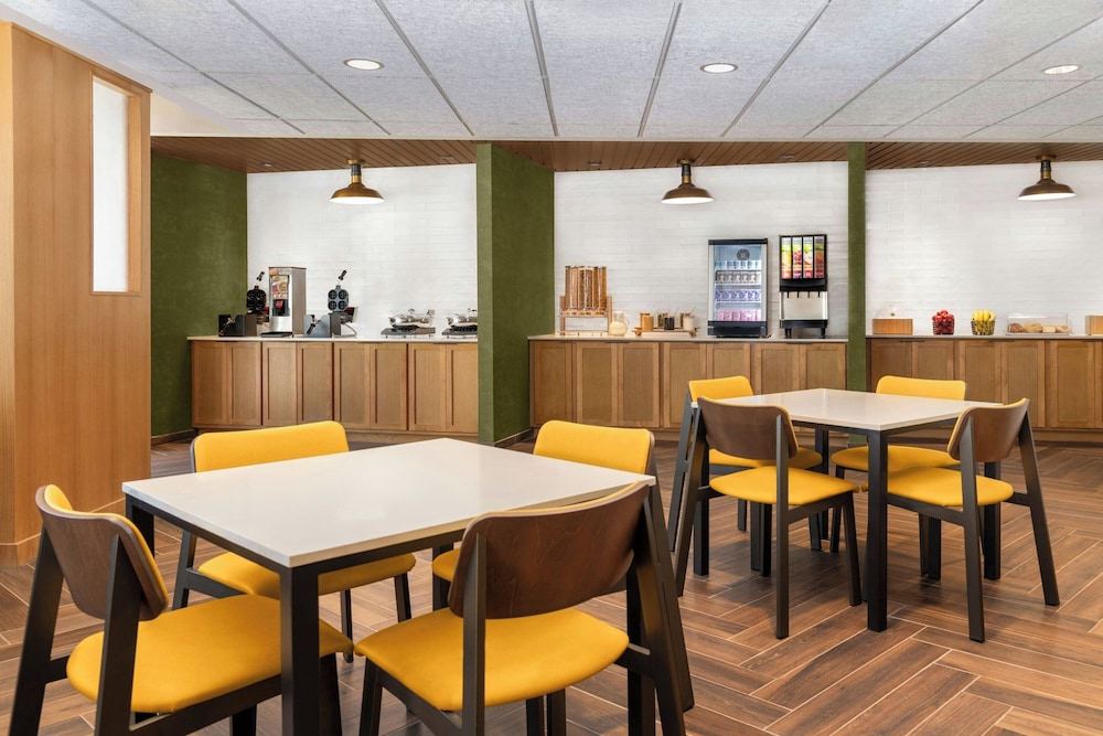 Fairfield by Marriott Inn & Suites Kansas City at The Legends - photo 27