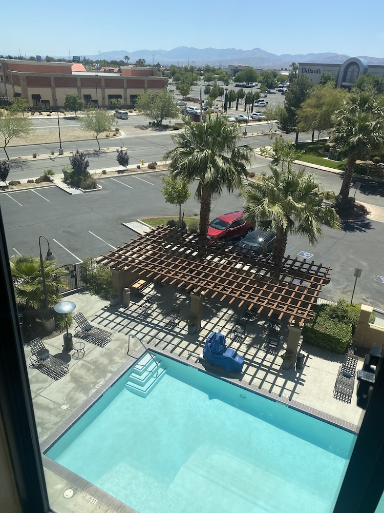 Hilton Garden Inn Palmdale - photo 15