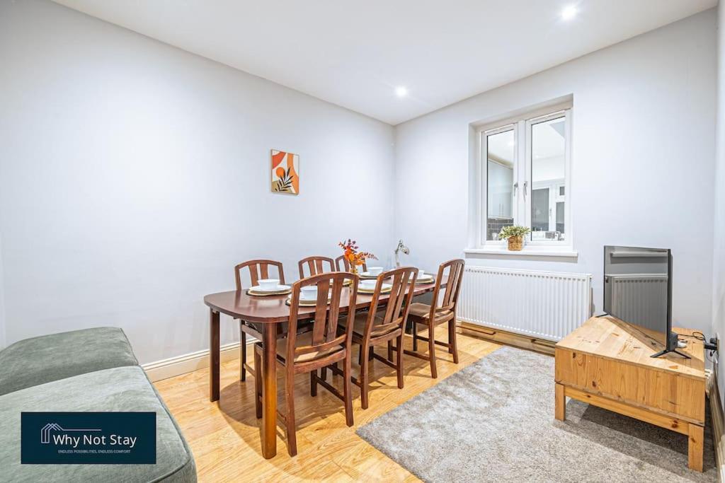 Modern 5 Bedroom Home in Reading