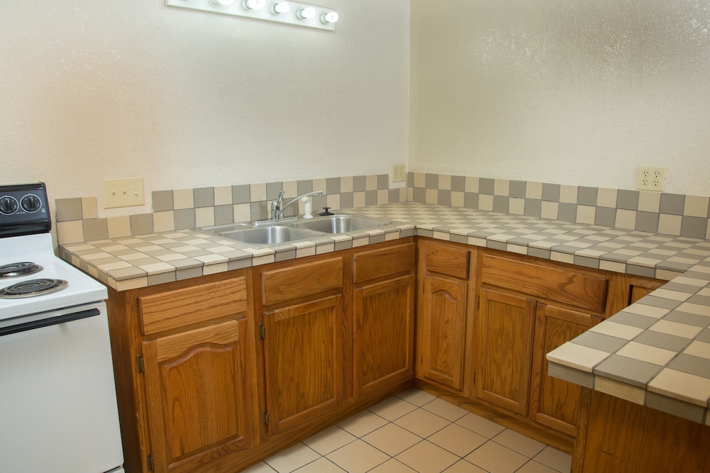 Red Roof Inn Ardmore - photo 8