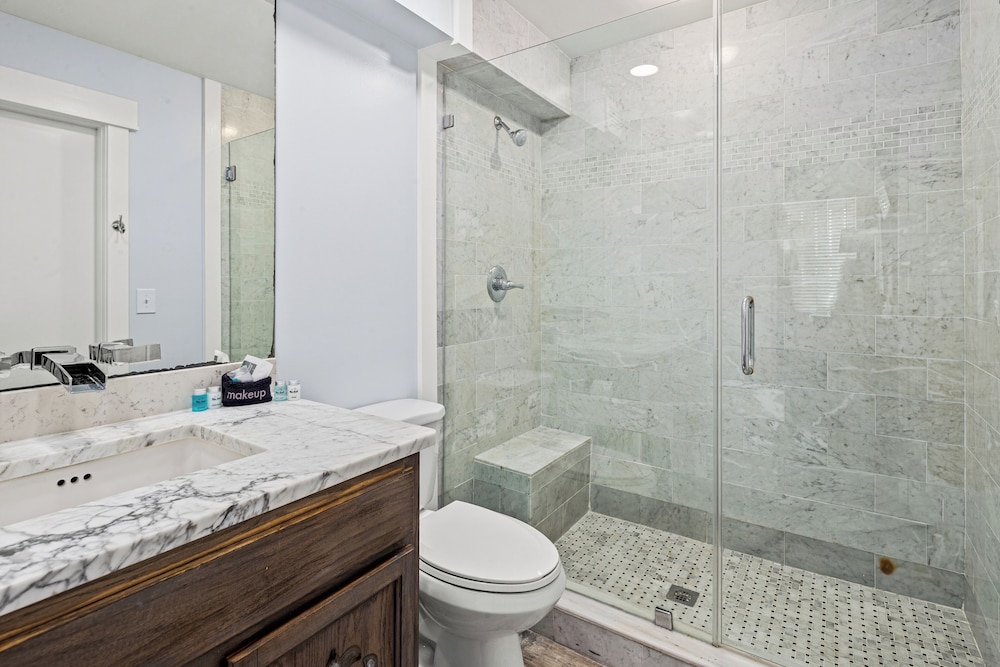 Luxury Gulf Front Property Directly on the Beach Sleeps 15 - photo 20