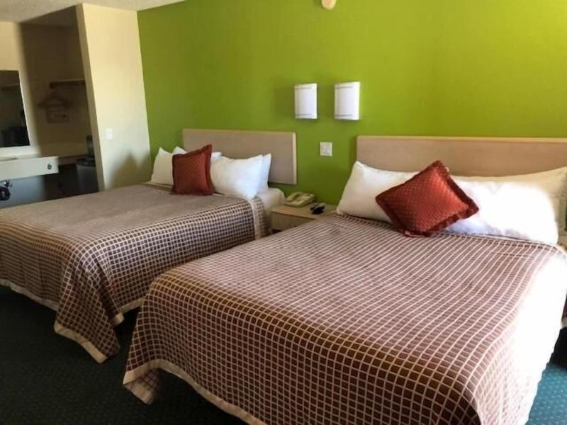 California Inn & Suites Adelanto US 395 - photo 28