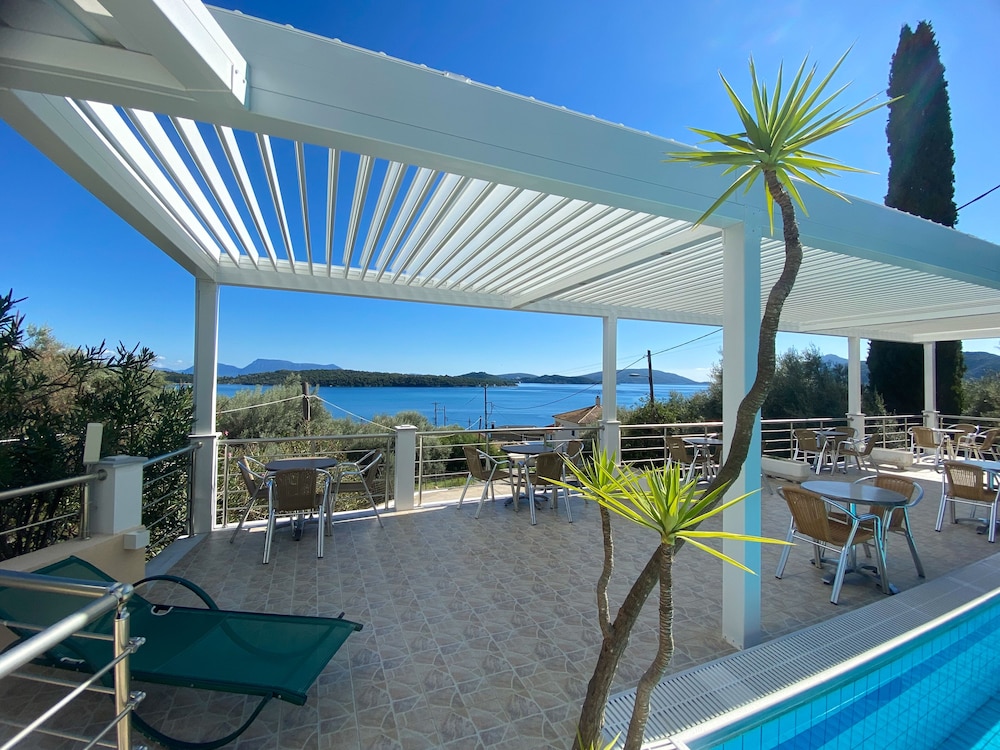 Oasis Hotel - carbon neutral hotel in Lefkada