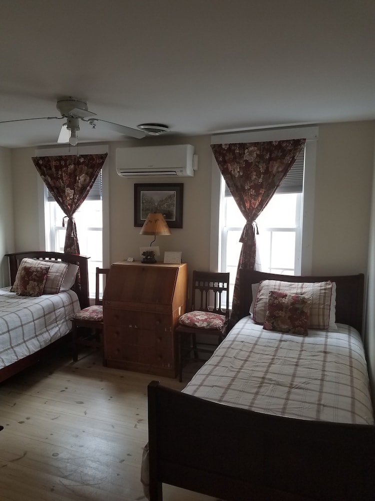 Tilton Inn - photo 2