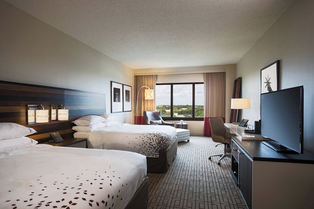 Renaissance Austin Hotel - photo 13