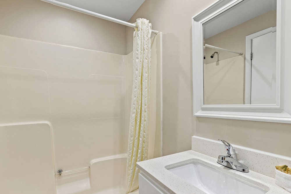 Sandpiper Beacon Beach Resort - photo 408