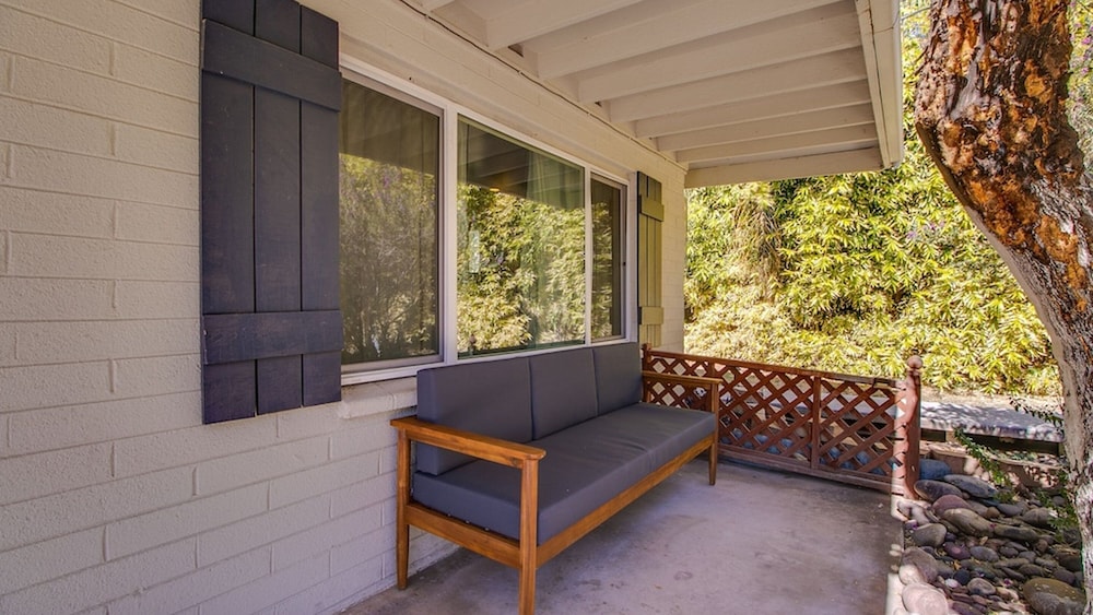 Bright & Cozy Mid Town Zen Yard Studio - photo 16