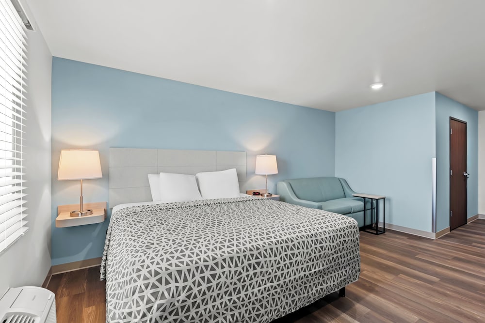 WoodSpring Suites Coralville Iowa City - photo 10