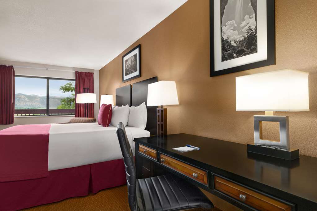 Baymont by Wyndham Cortez - photo 3