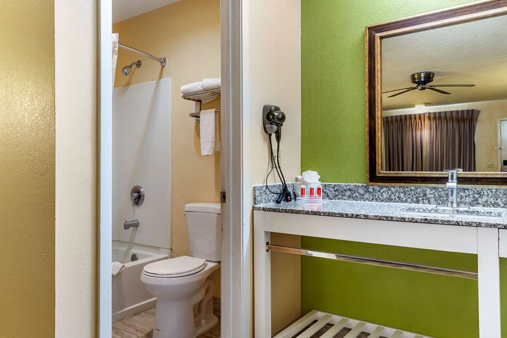 Econo Lodge West Coors Blvd - photo 26