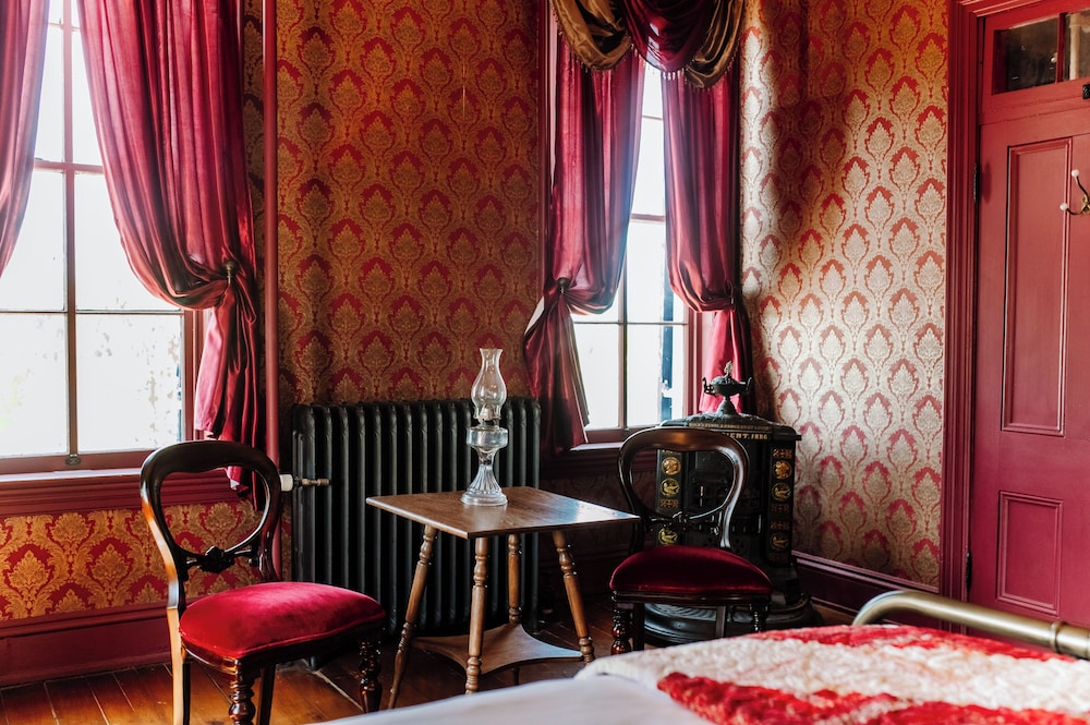 White House Hotel - photo 9