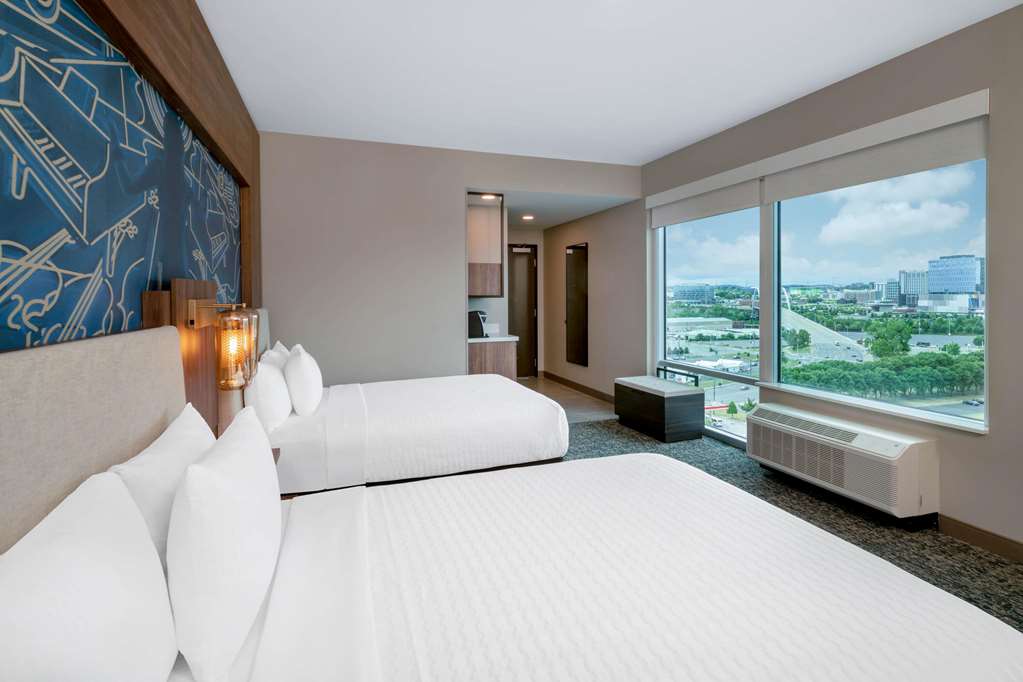 La Quinta Inn & Suites by Wyndham Nashville Downtown Stadium - photo 44