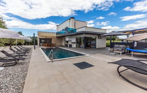 Villa Zara near Poreč for 8 persons with private pool — 4-Star Luxury Hotel in Visignano, Croatia