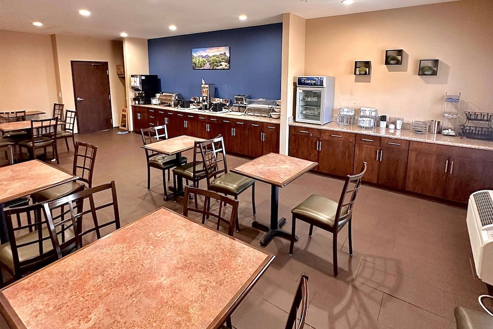 Baymont by Wyndham Phoenix North - photo 17