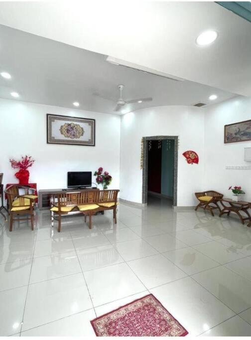 RALI PD HOME D 16Pax karaoke and swimming pool — 4-Star Luxury Hotel in Port Dickson, Malaysia