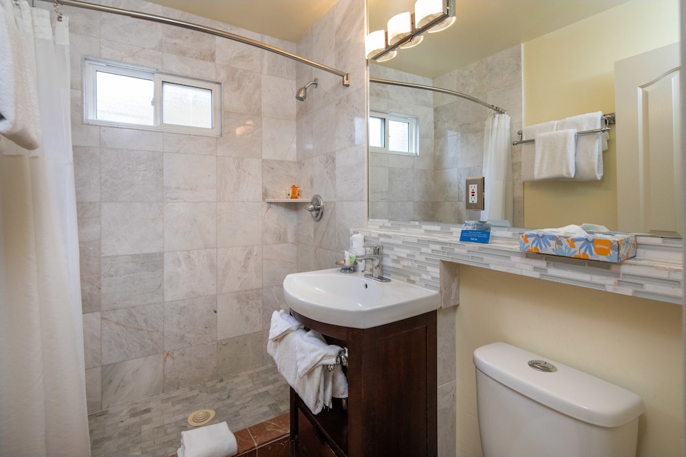 Vendange Carmel Inn & Suites - photo 26