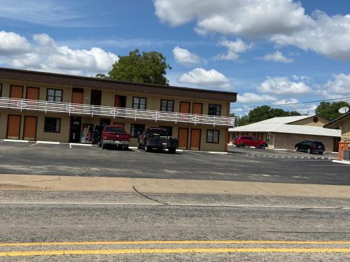 Redbud Inn - photo 6