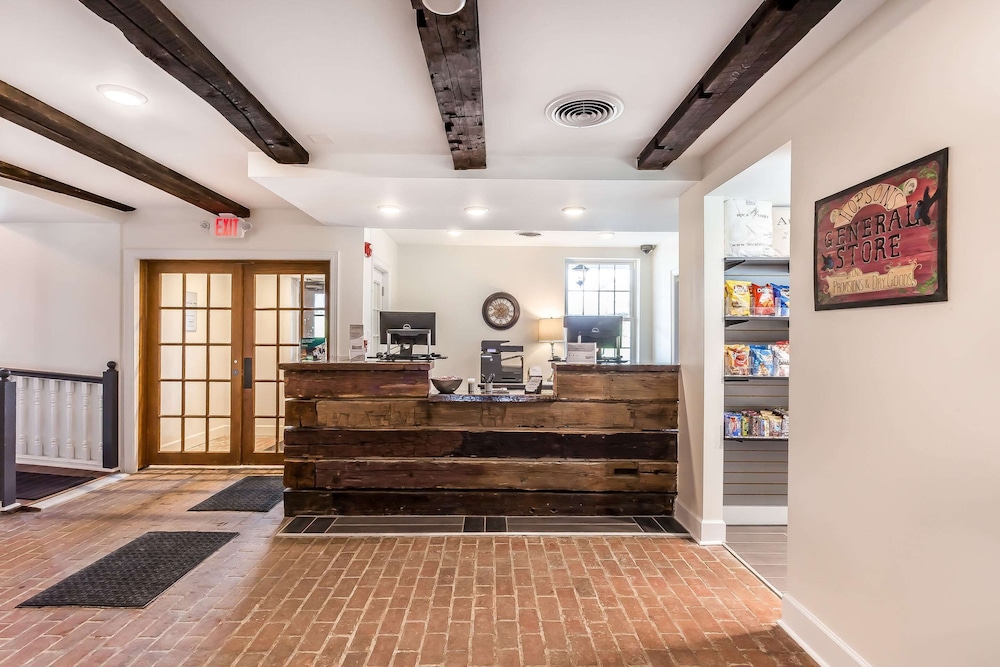 The Aurora Inn - photo 4