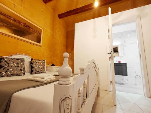 Kamra Maltija in Sliema, Malta