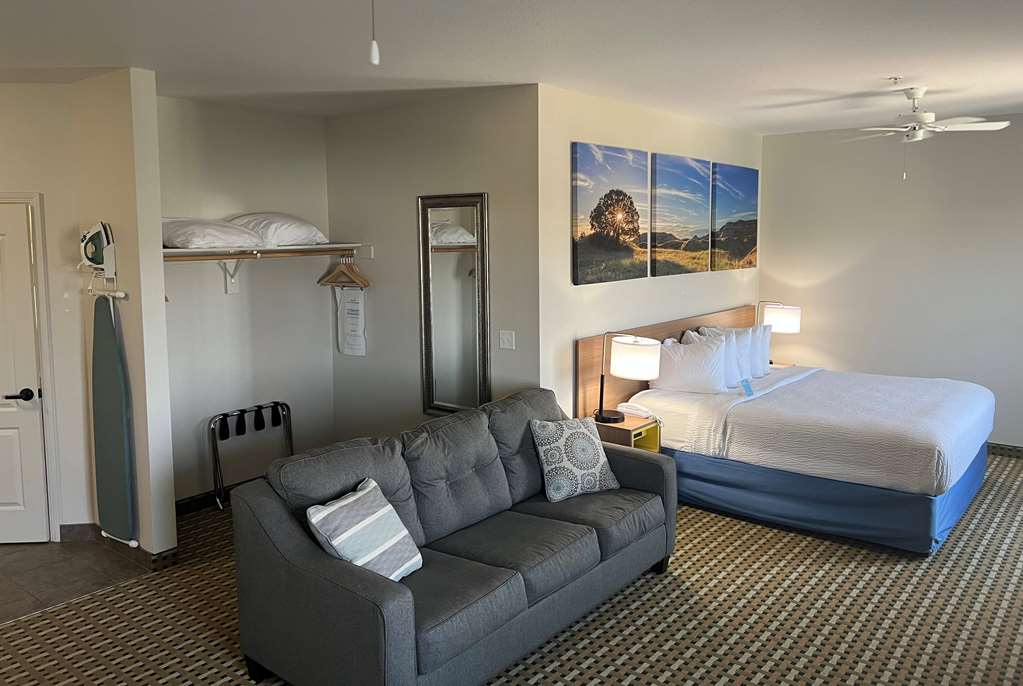 Days Inn & Suites by Wyndham Columbus NE - photo 23