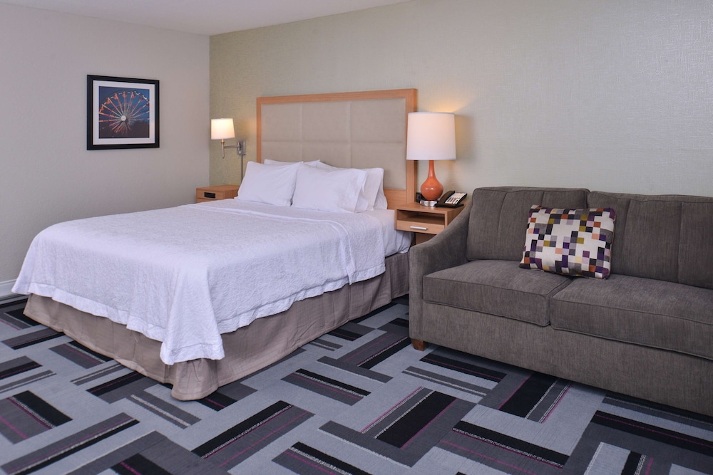 Hampton Inn & Suites Ames - photo 19