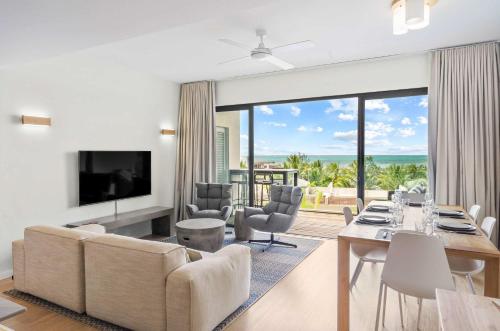 Azuri by Sealodge Amazing Seaview Apartment — 4-Star Luxury Hotel in Roches Noire, Mauritius