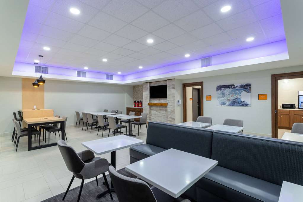 La Quinta Inn & Suites by Wyndham Augusta Near Fort Gordon - photo 27