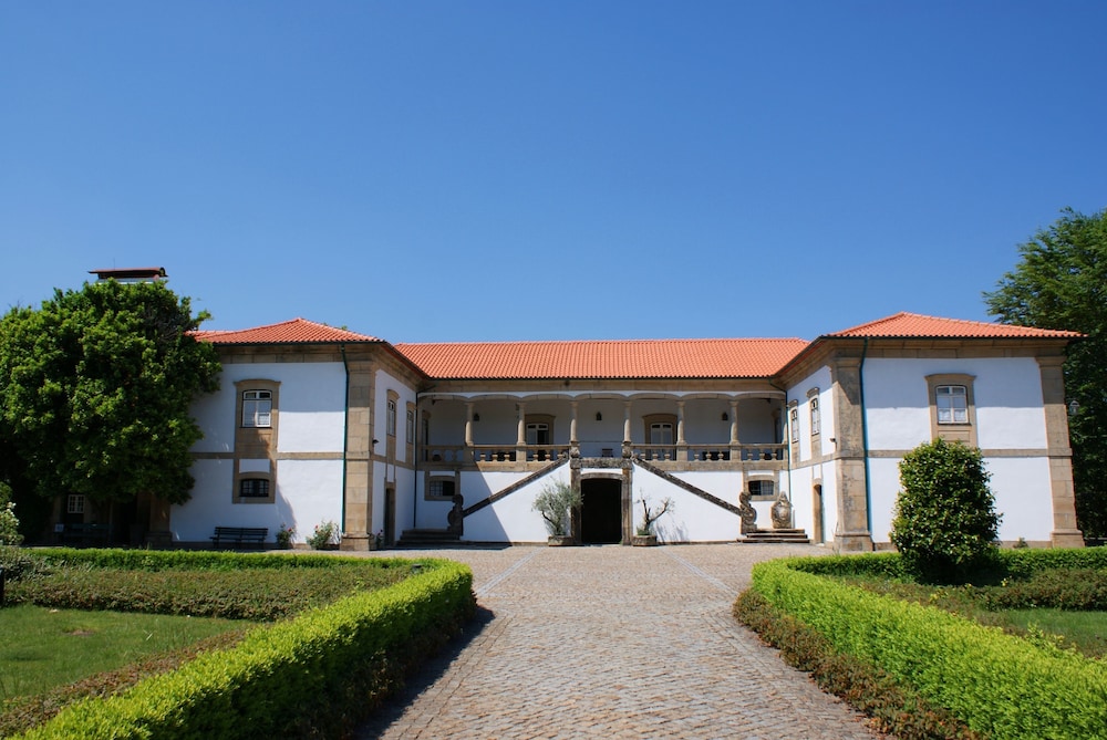 Casa da Tojeira — 4-Star Luxury Hotel in Guimaraes, Portugal