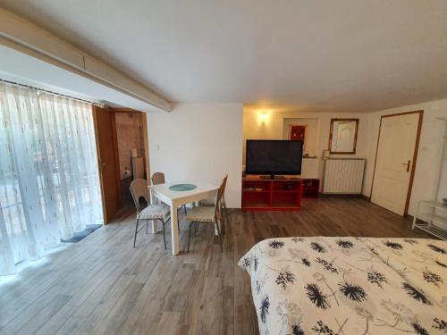 Rooms Jurca — Postojna — photo 3