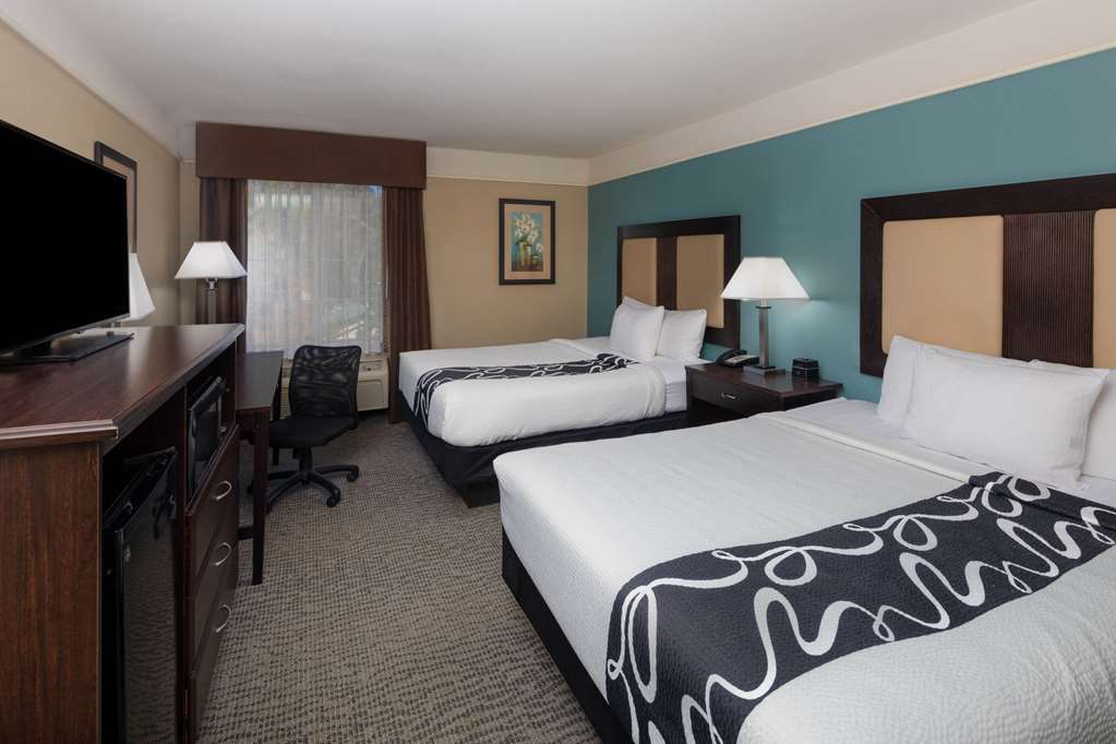 La Quinta Inn & Suites by Wyndham Savannah Airport Pooler - photo 14
