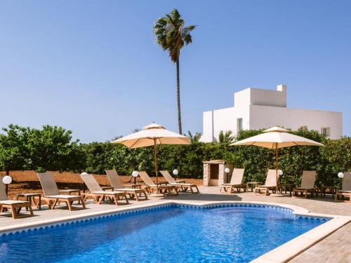 Villa KM2 lovely villa located just outside of Sa Carroca a 5 minute drive from Playa den Bossa — 4-Star Luxury Hotel in Sant Josep De Sa Talaia, Spain
