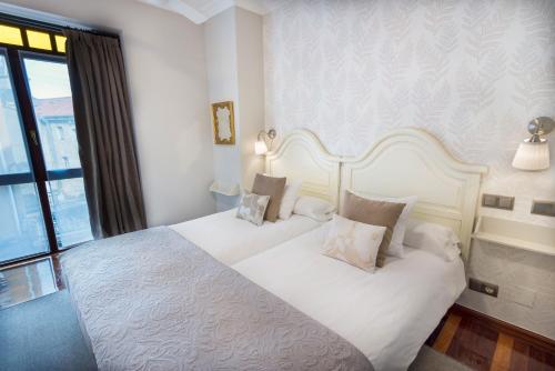 Cuatro Caminos Rooms — hotel in Torrelavega