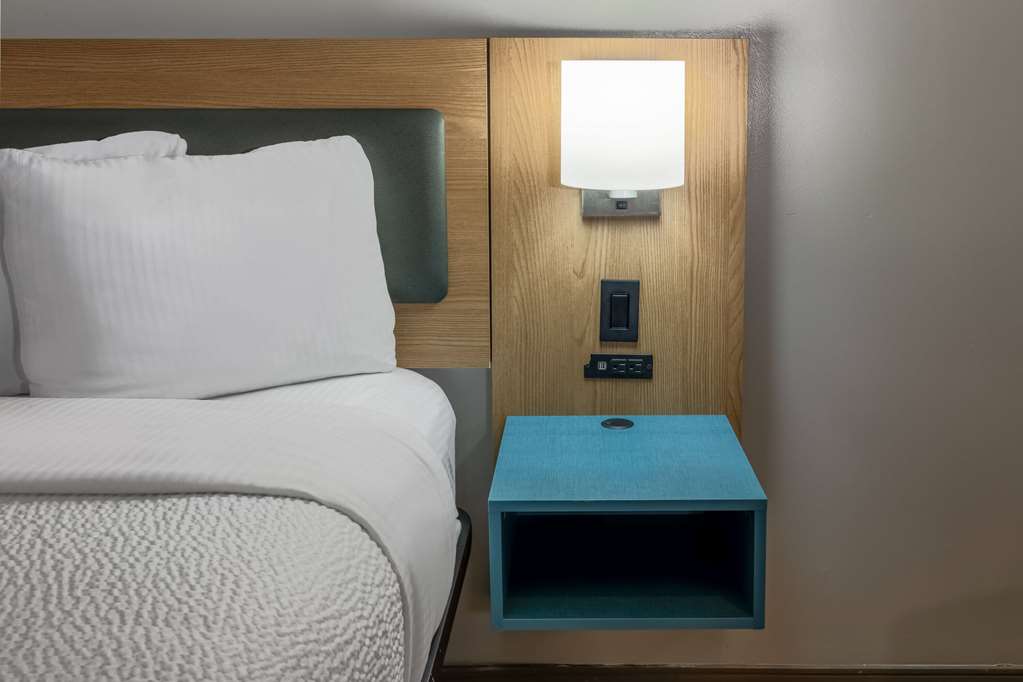La Quinta Inn & Suites by Wyndham New Braunfels - photo 32