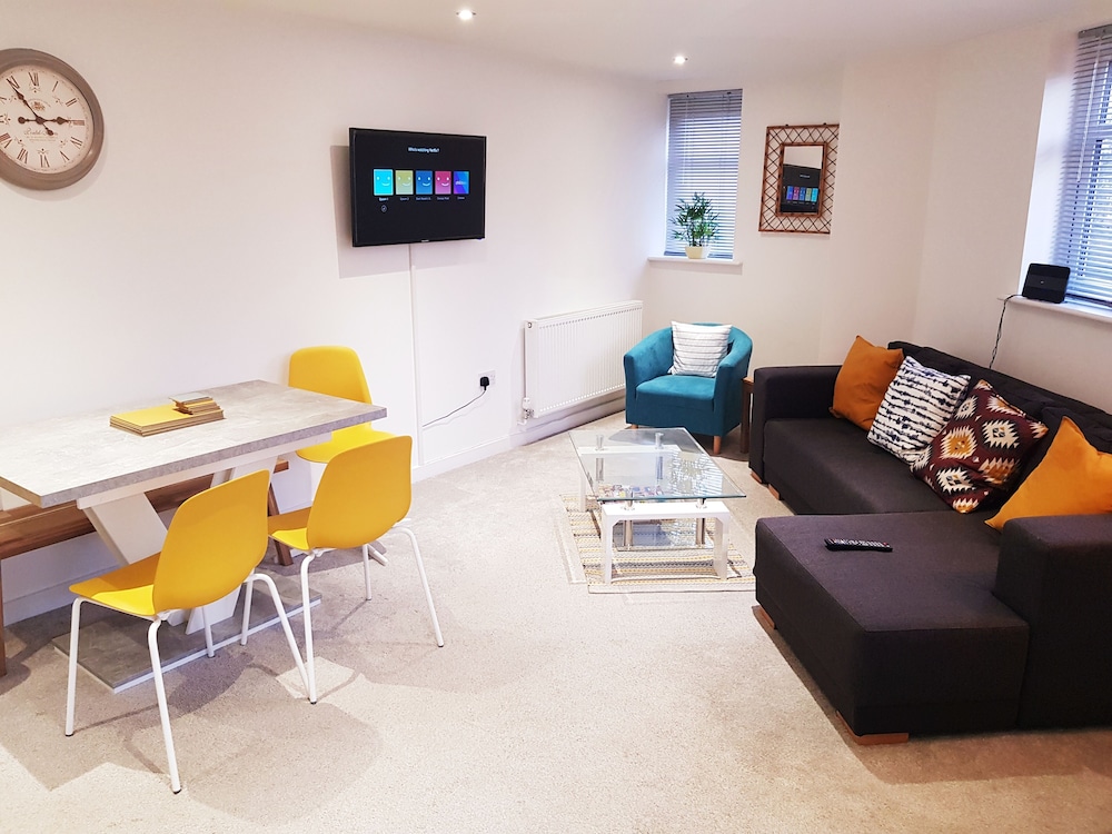 Homebird Property Epsom Apartment