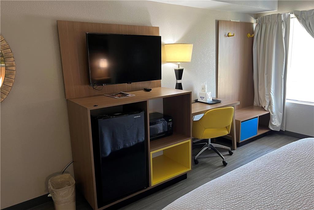 Days Inn by Wyndham West Des Moines Clive - photo 15