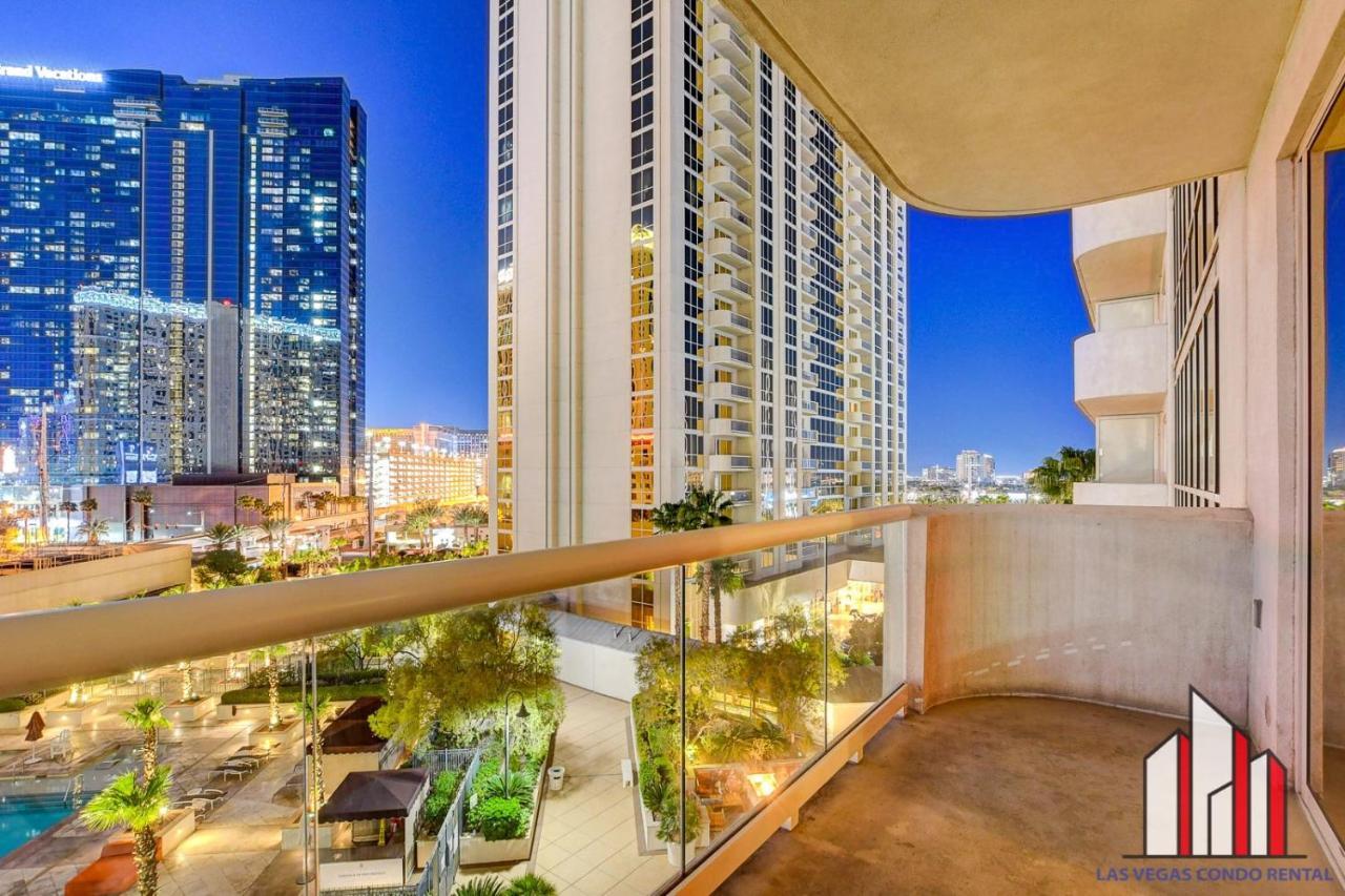 MGM Signature 04 707 Strip View Balcony Studio