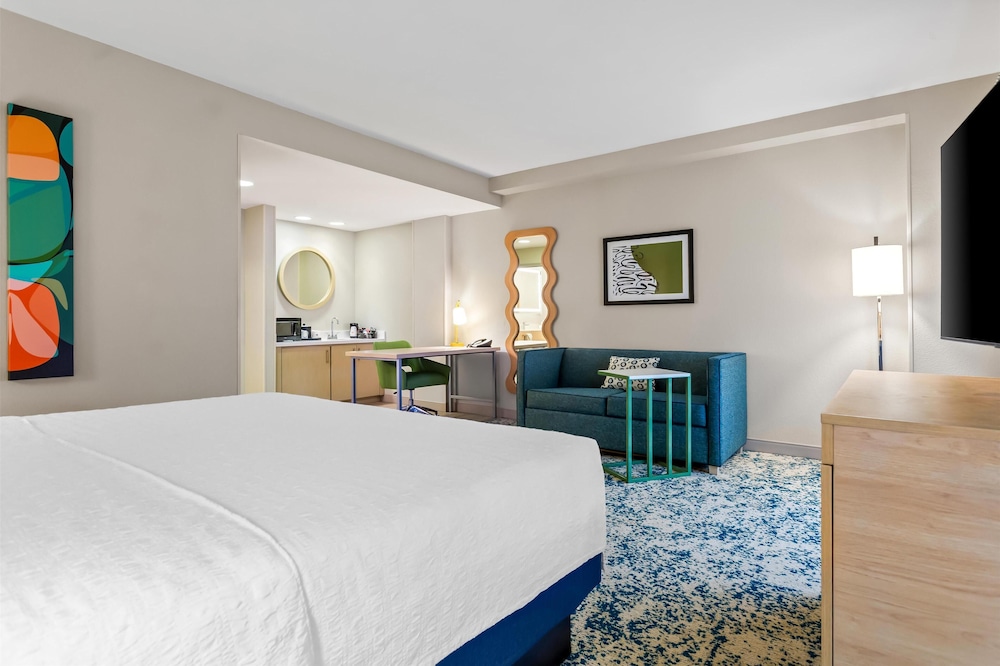 Hampton Inn & Suites St. Petersburg Downtown - photo 10