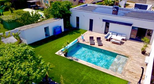 Villa Pescalune — 4-Star Luxury Hotel in Lunel, France