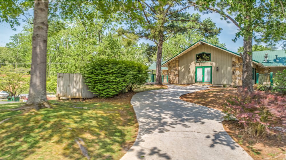 Tremont Lodge & Resort in Townsend, United States