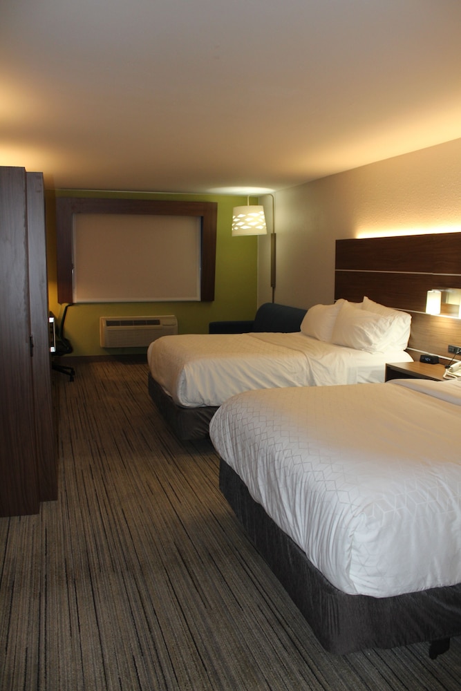 Holiday Inn Express Hotel & Suites Raton by IHG - photo 10