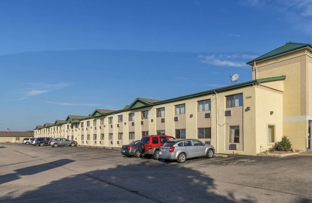Motel 6 Moline - photo 64