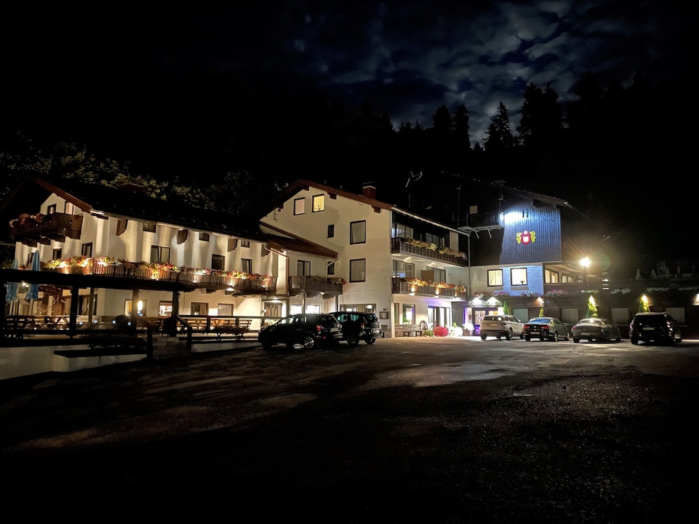 Gundl Alm - carbon neutral hotel in Schliersee