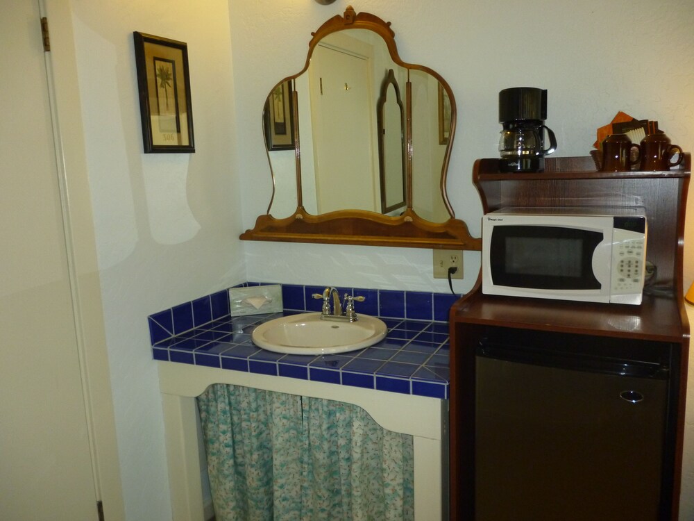 Harbor Inn - photo 9